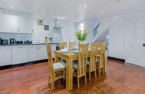 Sittingbourne House | Kent Pool House Family & Pet Friendly With Your own Private Swimming Pool