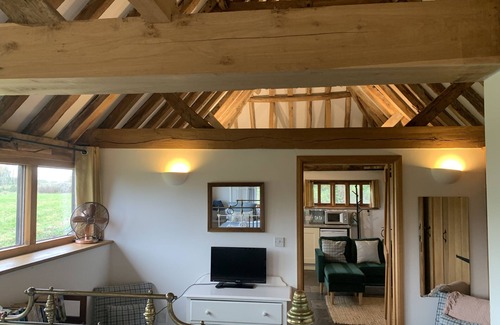 Hollingbourne Cottage | Kentish Oast, Cottage and Barn in stunning private grounds with swimming pool