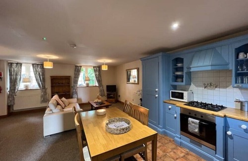 Lullington Cottage | Kents Cottage, Orchardleigh Estate