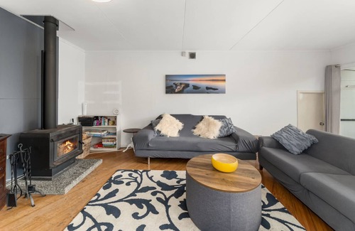Richmond Heights House | Kererū Lodge – Two Mile Bay Holiday Home