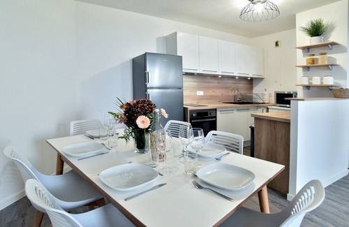 Saint-Briac-sur-Mer Apartment | Kermael - Appt vue mer et piscine partagée