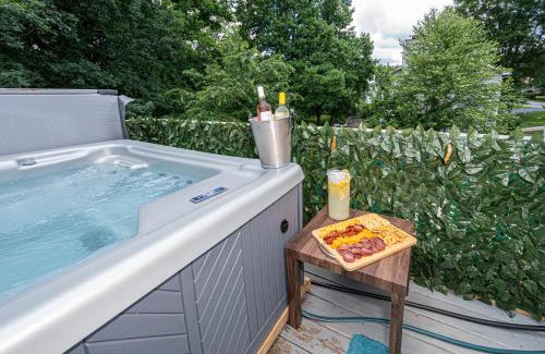 Kernersville House | Kernersville King Beds Hot Tub Arcade Firepit