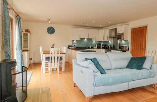 Totnes House | KESTREL, 19 DARTMOUTH GREEN, pet friendly in Blackawton