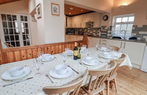 Southwold Cottage | KESTREL COTTAGE, SOUTHWOLD, pet friendly, with open fire in Southwold