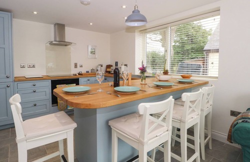 Shocklach Cottage | KESTREL, romantic, character holiday cottage in Tilston