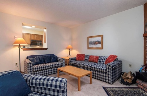 Ludlow Condo | Kettlebrook 2BR/2 Bath - Great Spot for a Skiing Family or Couples