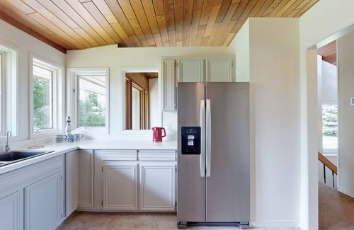 King Cottage | Kettleby Country Retreat On 2.5 Acres