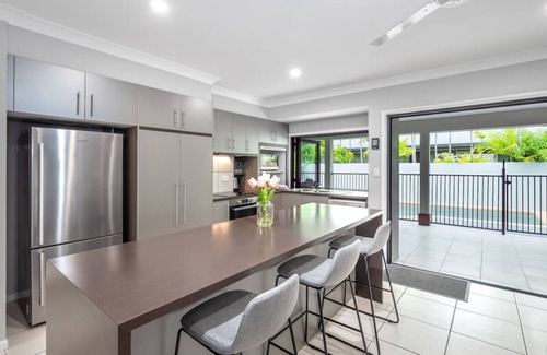 Kewarra Beach House | Kewarra Beach King Bed 4BR House; Pool, BBQ, Dog Friendly
