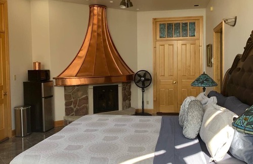 Allouez Resort | Keweenaw Castle Guest Wing: Lake Superior Luxury Sauna/Hot Tub/Massages.