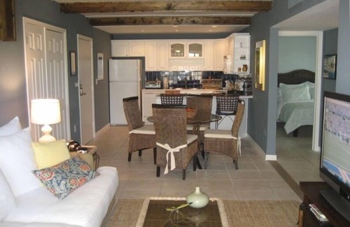 Key Biscayne Condo | Key Biscayne - Exquisite Beach Condo - 1 Block to Beach