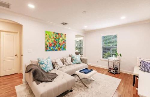Sunshine Park House | Key Lime Cottage - Bask Poolside in a Historic Flamingo Park Gem