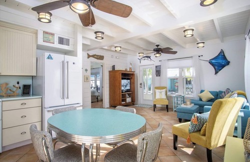 Little Venice House | Key Lime Time 2 bedroom 1 bath Conch house with 2