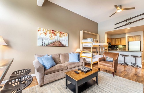 Lakeside Village Condo | Keystone Lake & Mountain Views from Private Patio & Easy Access to Activities