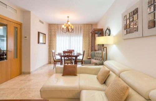 Parque Ayala Apartment | Keywise Perfect location next to María Zambrano STATION, central , beach ,pool and free Parking