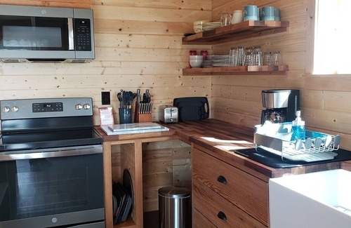 Babb Cabin | Kia'a'yo Bear Cabin - Modern Cabin - 15 Min to Glacier East Entrance