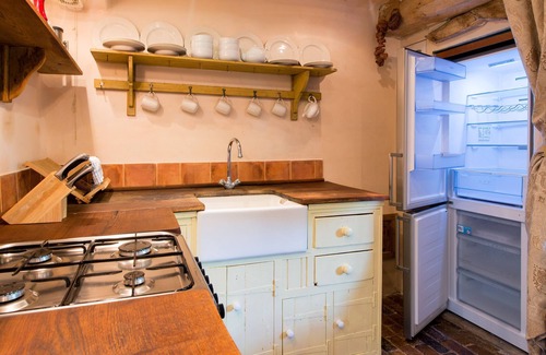 Sudbury Cottage | Kick off your shoes, stare into the fire and relax in rural bliss