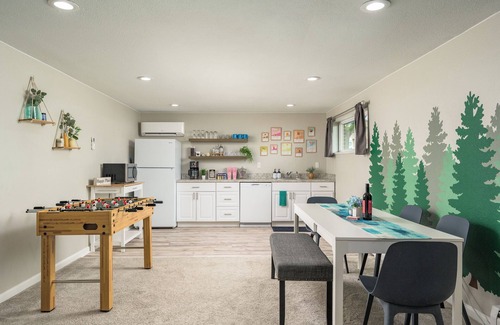 Lamar Heights Area House | Kid & Adult Playland! Comfy, Spacious, 15min to Downtown
