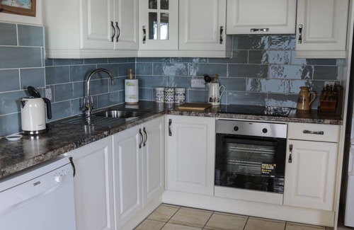 Tully Cottage | KILLARY BAY VIEW HOUSE, family friendly in Tully, County Galway