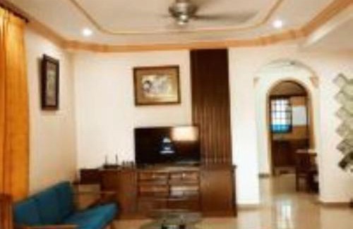 Ayer Molek House | Kim Kim Homestay Melaka(11 Pax 4R2B)