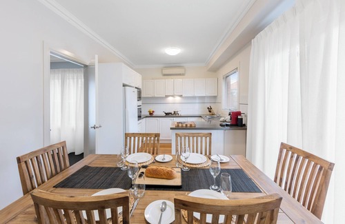 St. Kilda East Hotel | Kimberley Gardens Hotel & Serviced Apartments