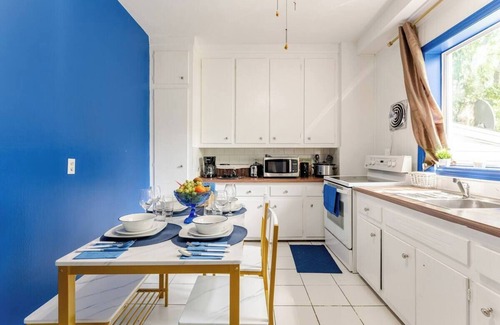 Downtown Gatineau Apartment | King 1BR, 5min Ottawa, Parking, Wifi,Golf.1