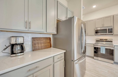 Palm Coast House | King bed, 2 car garage, 2 large smart TVs, Welcome home!