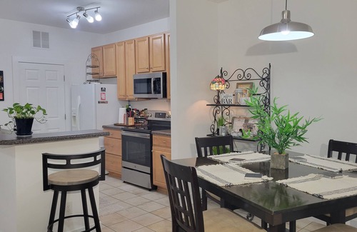 Downtown House | King bed and 4 twins in a 3 BR 2.5 bath Sleeps 6-8 Heart of Downtown Raleigh