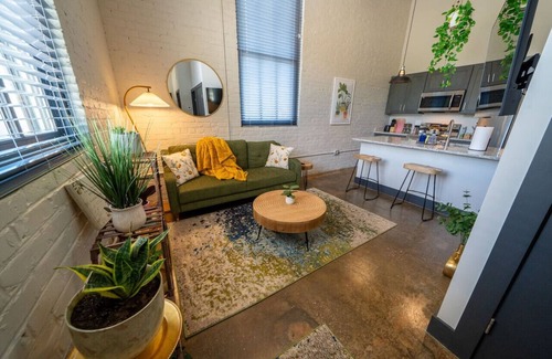 Buchanan Apartment | King Bed Apartment: Brewery| River| Downtown