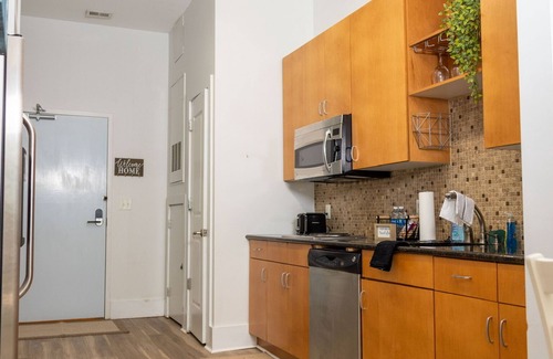 NoDa Condo | King Bed Condo in Walkable Neighborhood w/Desk & WIFI