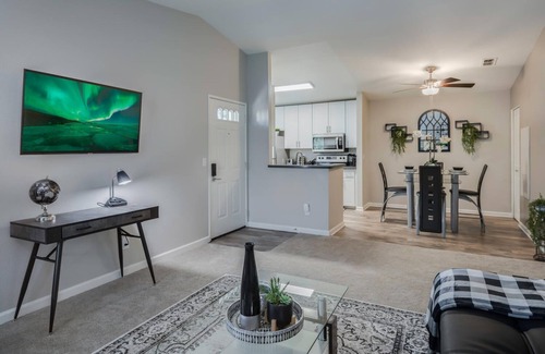Rocklin Apartment | King Bed Cozy Master Suite, Long Stays are Welcome