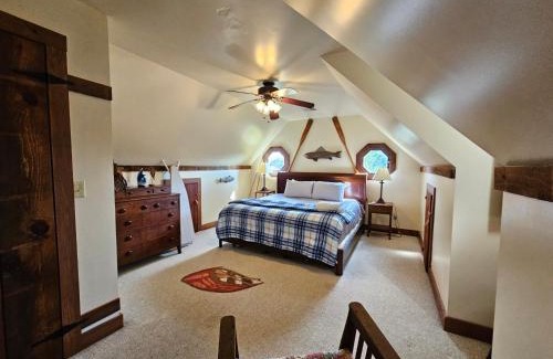 Winchester House | King Bed Farmhouse Valley Views