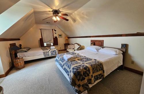 Winchester House | King Bed Farmhouse Valley Views