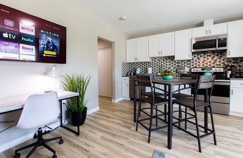 San Carlos House | King Bed| Full Kitchen |55"TVs|Fast Wi-Fi | |W/D