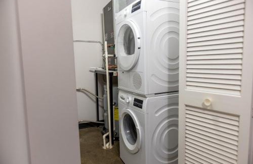 Strip District Apartment | King Bed - Heart of PB - Jaw-Dropping Rooftop and Gym