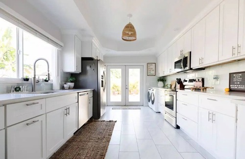 Parker Ridge Cottage | -KING Bed- Large Kitchen- Private Yard- Walk to NEW Golf Course and Parks