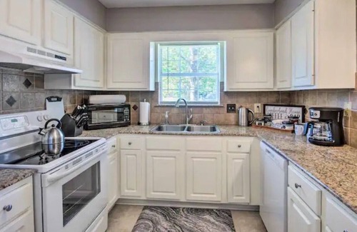 Flowood House | *King Bed* Peaceful Getaway Near the Reservoir
