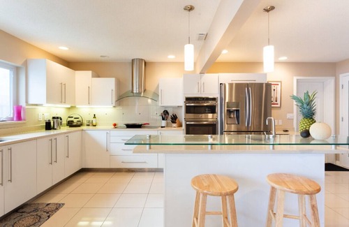 Siesta Key Village House | King Bed Private Home Walk to Beach & Village Heated Pool & Spa No Steps