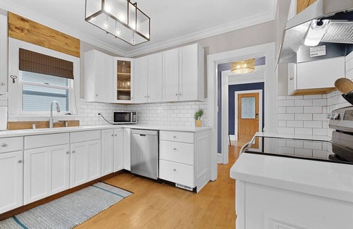 Appleton House | King Bed, Quiet Area, Central Location