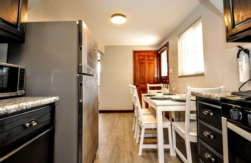 Brentwood House | King Bed! Quiet Pittsburgh Home! Close to City!