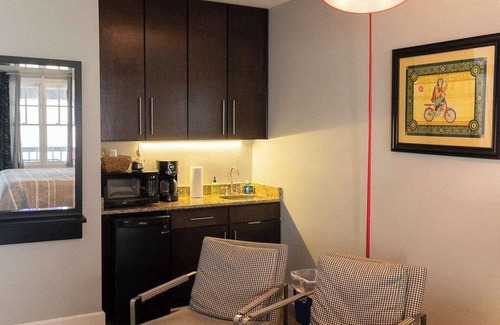 Eureka Springs Historic District Apartment | King Bed + Studio + Walk to Downtown + Balcony
