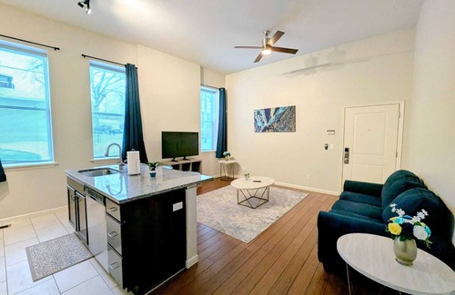 The Gate Apartment | King Bed Suite w/Off-Street Parking - C