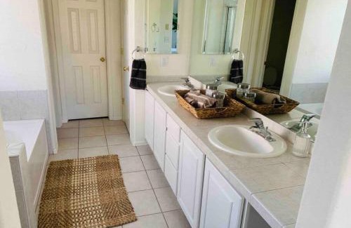 Stetson Hills Apartment | King Bed Suite with Pike Peak Views