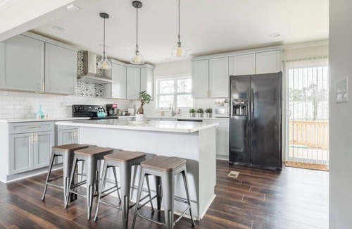 Belvedere Park House | King Bed + Wine Fridge + WFH Workspace + Pets
