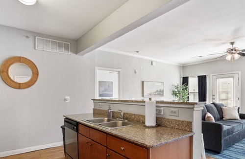 West Campus Apartment | King Beds + Memory Foam Sleeper in Vibrant ATX Apt