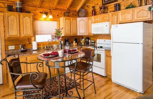 Davis Cabin | ✧King Cabin - find out why it is the KING!