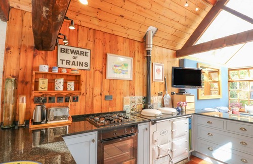 Broadwindsor Cottage | KING CHARLES COTTAGE, pet friendly, with open fire in Broadwindsor