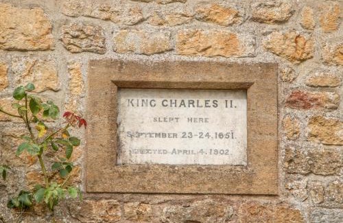 Broadwindsor House | King Charles Cottage