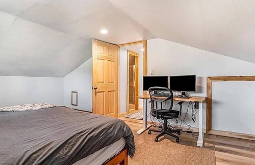 Northeast Park Hill Cottage | King Cottage, charming, pet-friendly, 2-bedroom/bath in Denver, Park Hill