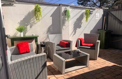 Pacsirtatelep Apartment | King House & Garden with AC and FREE PARKING POSSIBILITY