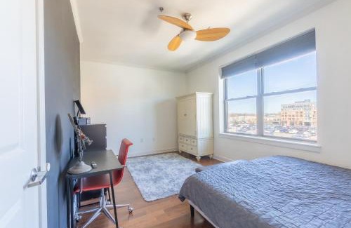 Hackensack River Waterfront House | King Master and Plush Queen near NYC w kitchen, living room plus on-site gym
